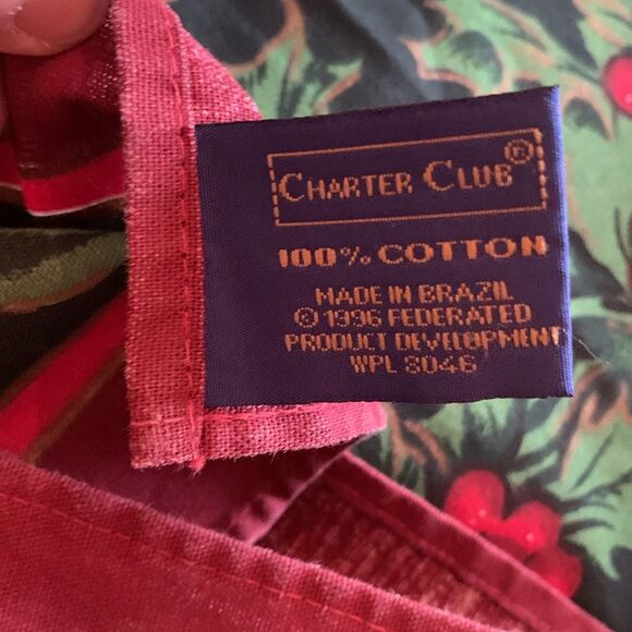 Large Rectangle Charter Club Christmas Poinsettia tablecloth - Picture 4 of 5